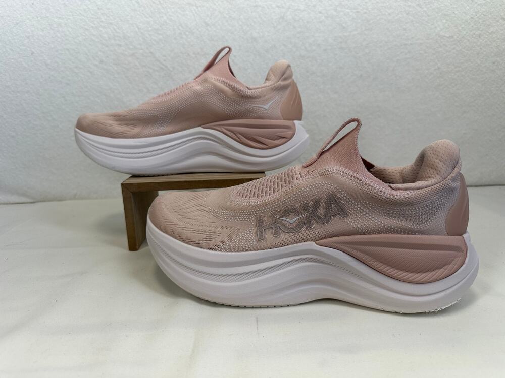 UGG AUS. Leather Women's Milo GRAPHIC low sneakers NWOT SZ 7